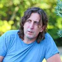 Iztok Novak - Easy: “Pravzaprav gre pri vsem, kar  
počnem, za malce blefa. Vse to kompenzira oder in 
umetniško ustvarjalnost.”