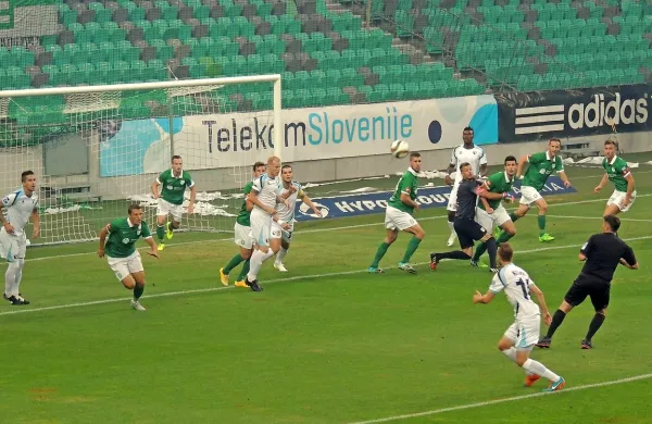Novogoričani so v prvem delu večkrat nevarno zapretili proti 
domačim vratom.