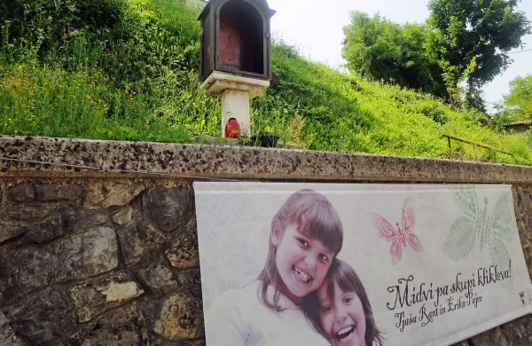   Vandali so “izropali” tudi kapelico pri vstopu v idrijsko mestno 
jedro.
