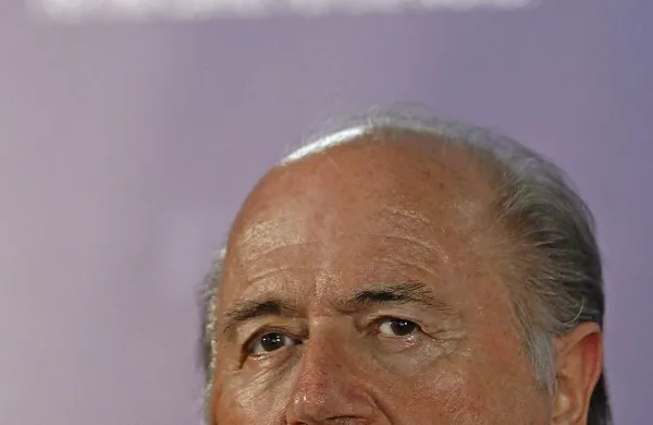 Predsednik Mednarodne nogometne zveze (Fifa) Sepp Blatter je dejal, da 26. februarja 2016 na izrednem volilnem 
kongresu ne bo kandidiral za nov mandat.