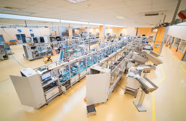 Proizvodne linije, ki jih izdeluje Hidriin    Tehnološki center Koper.