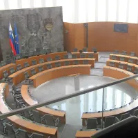 Parlamentarna dvorana bo nekaj časa ponujala takšen 
prizor.