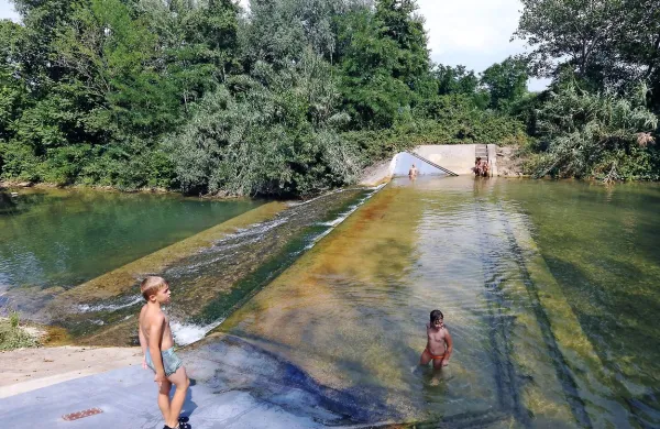 Čeprav je v strugi Rižane dovolj vode celo za kopanje, 
Rižanski vodovod zdaj kupuje  več kot polovico potrebnih 
količin pitne vode.   