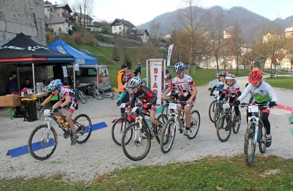 Tako kot lani, se je tudi letos otroški kolesarski izziv končal v 
idrijskem športnem parku Mejca.