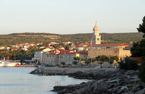 Gradbinsko podjetje GP Krk naj bi zabaviščni park, podoben 
tistemu v Gardalandu, zgradilo na območju vstopa na otok.