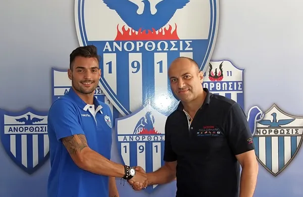 Jan Koprivec že v modrih barvah ciprskega Anorthosisa.