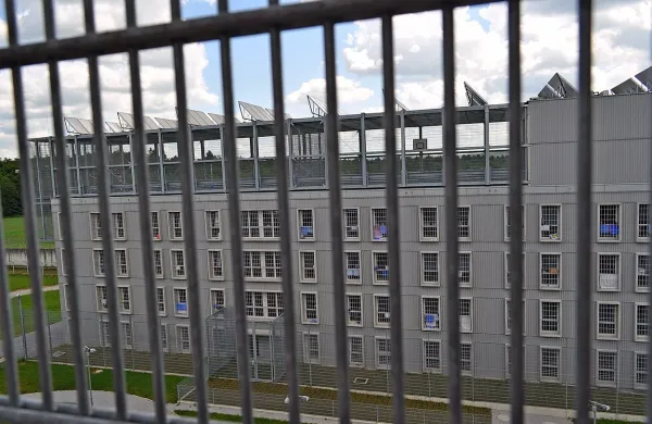 Od prejšnjega četrtka je Chris Podnar, po štirih letih skrivanja, 
za zapahi zapora na Dobu. 