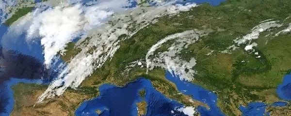 Subtropski anticiklon postopno slabi, hladna vremenska 
fronta bo prešla večji del Evrope.