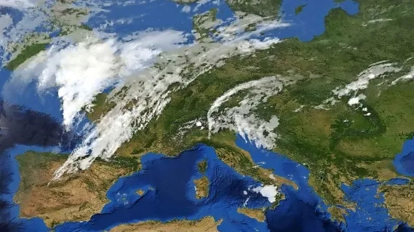 Subtropski anticiklon postopno slabi, hladna vremenska 
fronta bo prešla večji del Evrope.