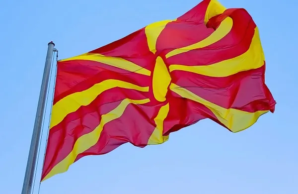 V Makedoniji so danes ubili namestnika direktorja makedonske davčne uprave in funkcionarja koalicijske Demokratske unije za integracijo  Argetima Asanija.