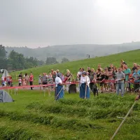 S koso in grabljami proti nevihti