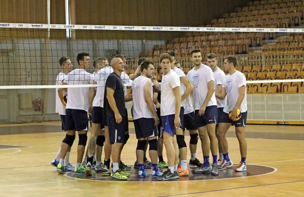 Slovenska moška odbojkarska reprezentanca je v evropski 
ligi zabeležila še tretji dvojček zmag.