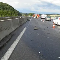 V nesreči na primorski avtocesti voznik huje po&scaron;kodovan