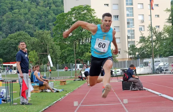 Andrej Batagelj je osvojil že petnajsti naslov državnega 
prvaka v troskoku.