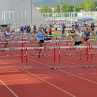 Tina Slejko (desno) je osvojila bronasti odličji na 100 metrov 
z ovirami in v teku na 200 metrov. 