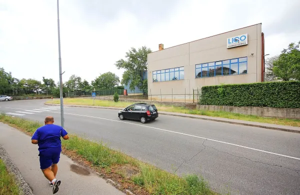 V livarni poudarjajo, da spoštujejo standarde in inšpekcijski 
pregledi to potrjujejo. Vonja po kovinah, predvsem ob spremembah zračnega tlaka, pa se ta del mesta še ni znebil.