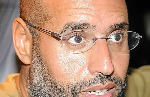 Sodišče v Tripoliju je sina nekdanjega libijskega voditelja 
Moamerja Gadafija, Seifa Islama,  obsodilo na smrt zaradi 
vojnih zločinov med uporom proti Gadafijevemu režimu leta 
2011.