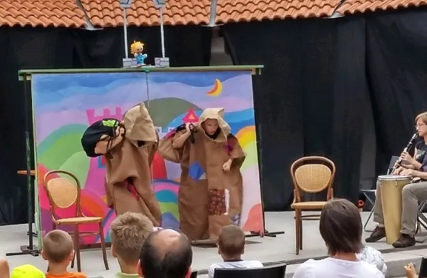 V petih festivalskih dneh so  občinstvu postregli     z enajstimi 
predstavami v izvedbi desetih gledaliških skupin iz Slovenije, 
Hrvaške, Srbije ter Bosne in Hercegovine. 