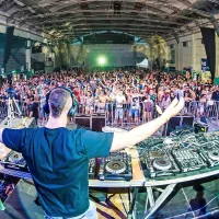 Na dveh prizoriščih v Hit šport centru so odzvanjali predvsem 
zvoki trdega techna ter njegovih podzvrsti.