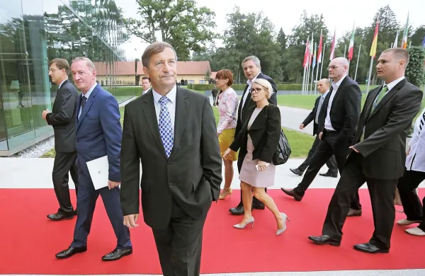 Zunanji minister Karl Erjavec je prepričan, da bo arbitražno 
sodišče nadaljevalo delo.