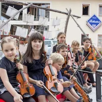 V Bovcu so uživali tudi najmlajši   violinisti in violinistke.