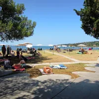 Lucijska plaža je majhna, vendar med domačini priljubljena.