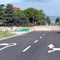Dokončanje povezovalne ceste je neločljivo povezano z 
gradnjo krožišča. 