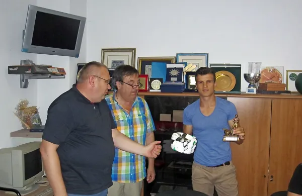 Najboljši strelec pretekle sezone v 3. SNL zahod Valdrin 
Kadrija (desno) bo v novi sezoni  branil tolminske barve v drugi 
ligi. 