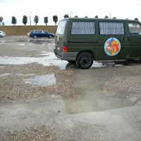 Parkiri&scaron;če je plačljivo, ogromne luže ostajajo