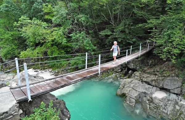 Soška pot je po novem podaljšana in označena   do cerkvice 
Device Marije v Polju. 