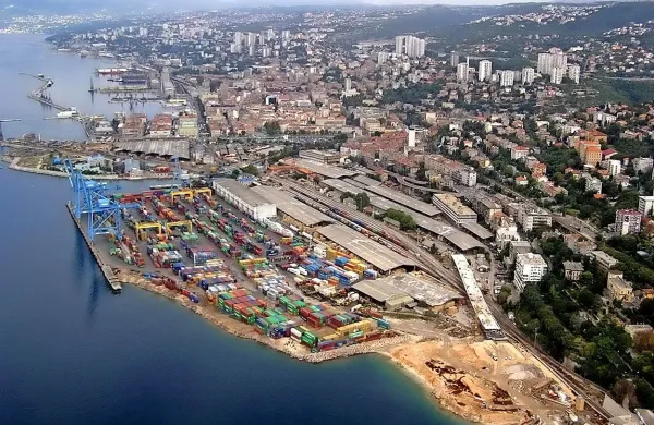 Poljski vlagatelji si želijo, da bi Luka Rijeka prehitela Luko 
Koper.