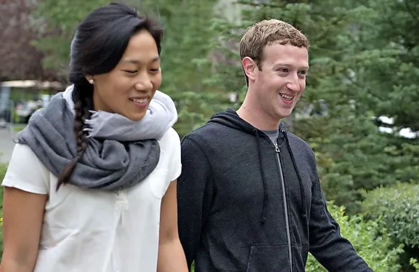 Ustanovitelj družabnega omrežja Facebook Mark Zuckerberg je v petek, kje drugje, kot prav na Facebooku, svetu 
sporočil, da s soprogo, zdravnico Priscillo Chan pričakujeta 
deklico.