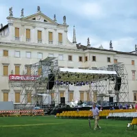 Patti Smith sinoči pred vilo Manin, drevi pa &scaron;e v Križankah