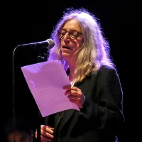 Patti Smith sinoči pred vilo Manin, drevi pa &scaron;e v Križankah