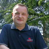Božo Rustja: “Upam, da bo prav pomanjkanje 
duhovnikov v ljudeh vzbudilo zavest, da se morajo 
sami potruditi za življenje župnij.” 