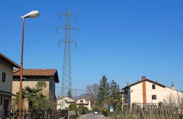 Država po pričakovanjih večinoma ni ugodila Renčanom, ki si 
želijo vkop daljnovoda po vsej vasi. Člani civilne pobude se 
bodo še odločali, kaj storiti. 
