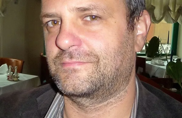 Uroš Brežan: “Ureditev križišča na Ulici padlih 
borcev je skupaj s pločniki postala nujna tudi s 
stališča varnosti. To je, kljub številnim drugim 
projektom 'na čakanju', prepoznala tudi DRSI.” 