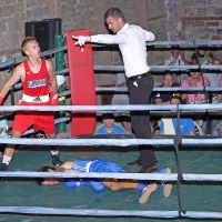 Mattia Poletti je v kategoriji do 69 kg takole spravil na tla 
Ptujčana Luko Štolekarja. 