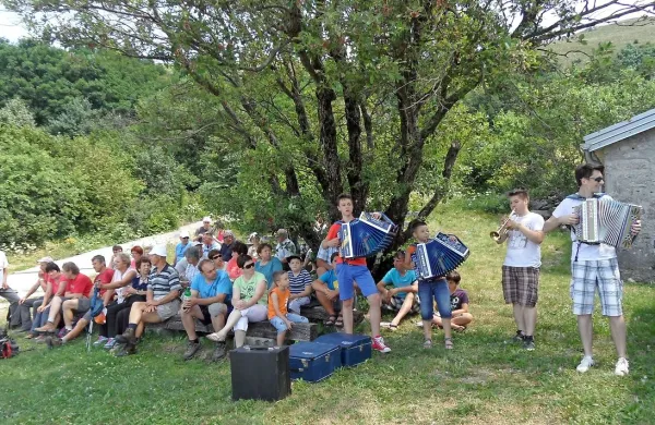Melodije domačih viž oživele nano&scaron;ko planoto