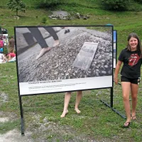 Graparji so bili vedno navezani na svojo zemljo, o čemer 
pripoveduje tudi film in tematska pot Na svoji zemlji. 
