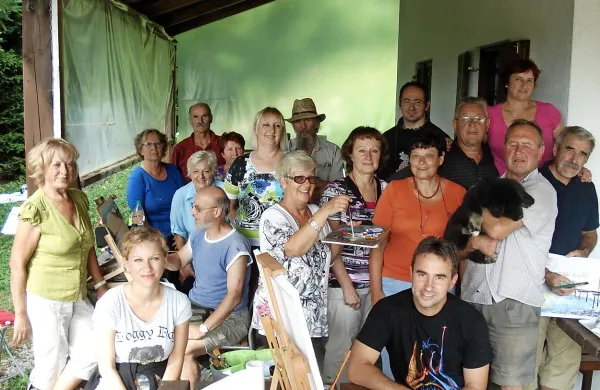 Slikarji LD Franceta Pavlovca in njihovi gostje na likovni koloniji v Podtaboru.