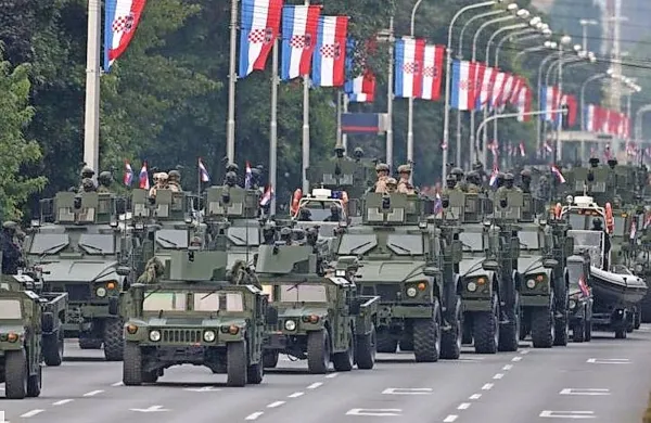 Hrvaška vojska je predstavila svojo moč  z več kot 300 različnimi vozili.