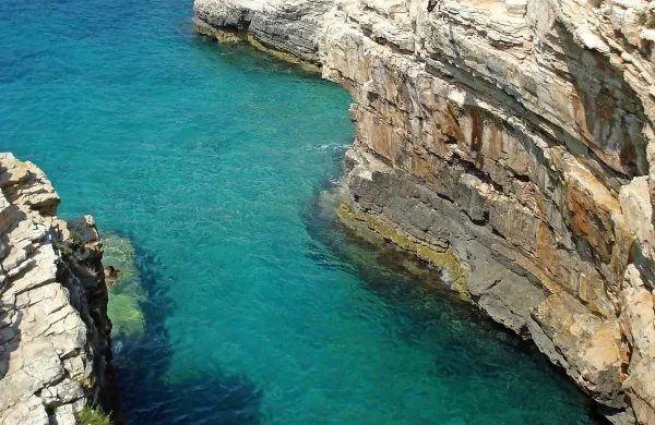 V sredo se je na rtu Kamenjak poškodovala italijanska 
turistka.