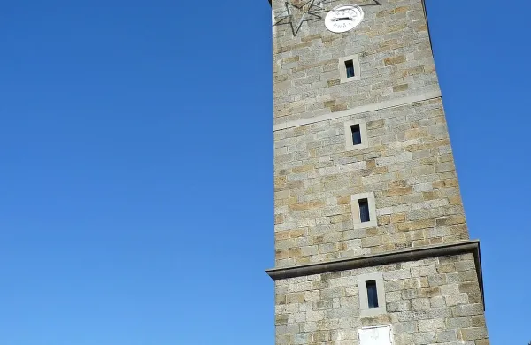 Librisovi poletni narečni večeri bodo drevi ob 19.30 gostovali 
pod  zvonikom v Hrvojih.