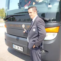 Dimitrij Gleščič z Avrigovim avtobusom vozi nogometaše Udineseja na tekme. 