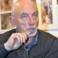 Znani italijanski novinar, dopisnik za časnika Il Piccolo in La 
Repubblica, bo v naslednjih dneh na obisku v Kopru, kjer bo 
z mladimi glasbeniki vadil za letošnje koncerte. 
