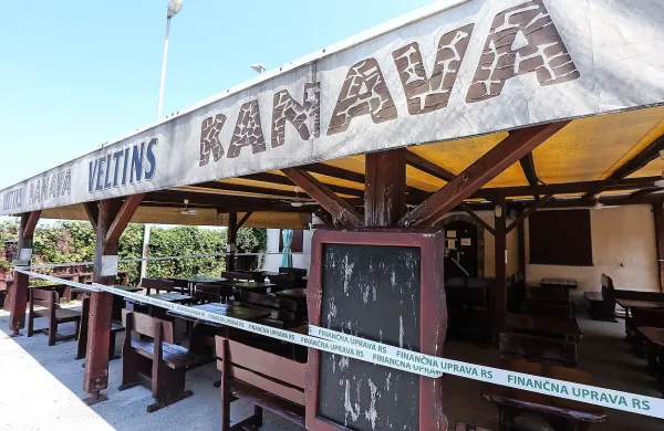 Finančna uprava je Kanavo zapečatila in ji s tem  prepovedala 
delovanje.  