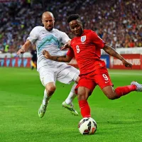 Raheem Sterling (z žogo), ki smo ga lahko v živo spremljali 
tudi v Stožicah, je bil doslej glavni akter angleške nogometne 
tržnice. 