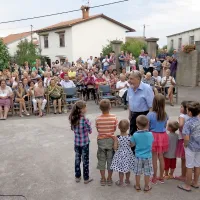 Kraški otroci so svojemu slavnemu sokrajanu voščili vse najboljše tudi s pesmijo.