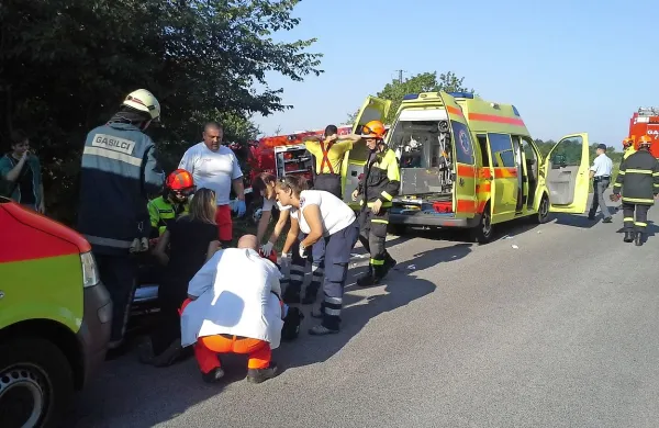 Voznik je umrl, sopotnik je huje po&scaron;kodovan